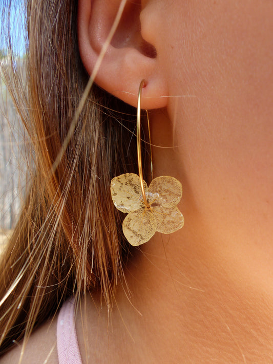 L’acier inoxydable, allié de l’élégance au quotidien pour vos boucles d’oreilles