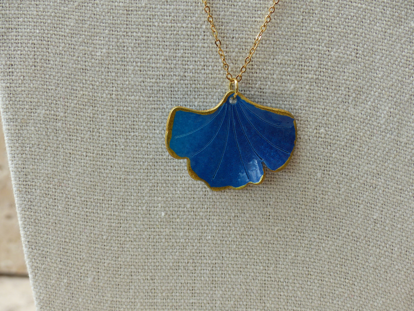 BILOBA COLLIER ACIER INOXYDABLE BLEU SP LELEGANTE