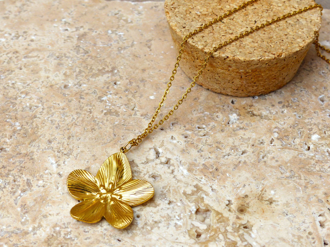 Mes astuces pour entretenir et préserver vos colliers faits main en acier inoxydable