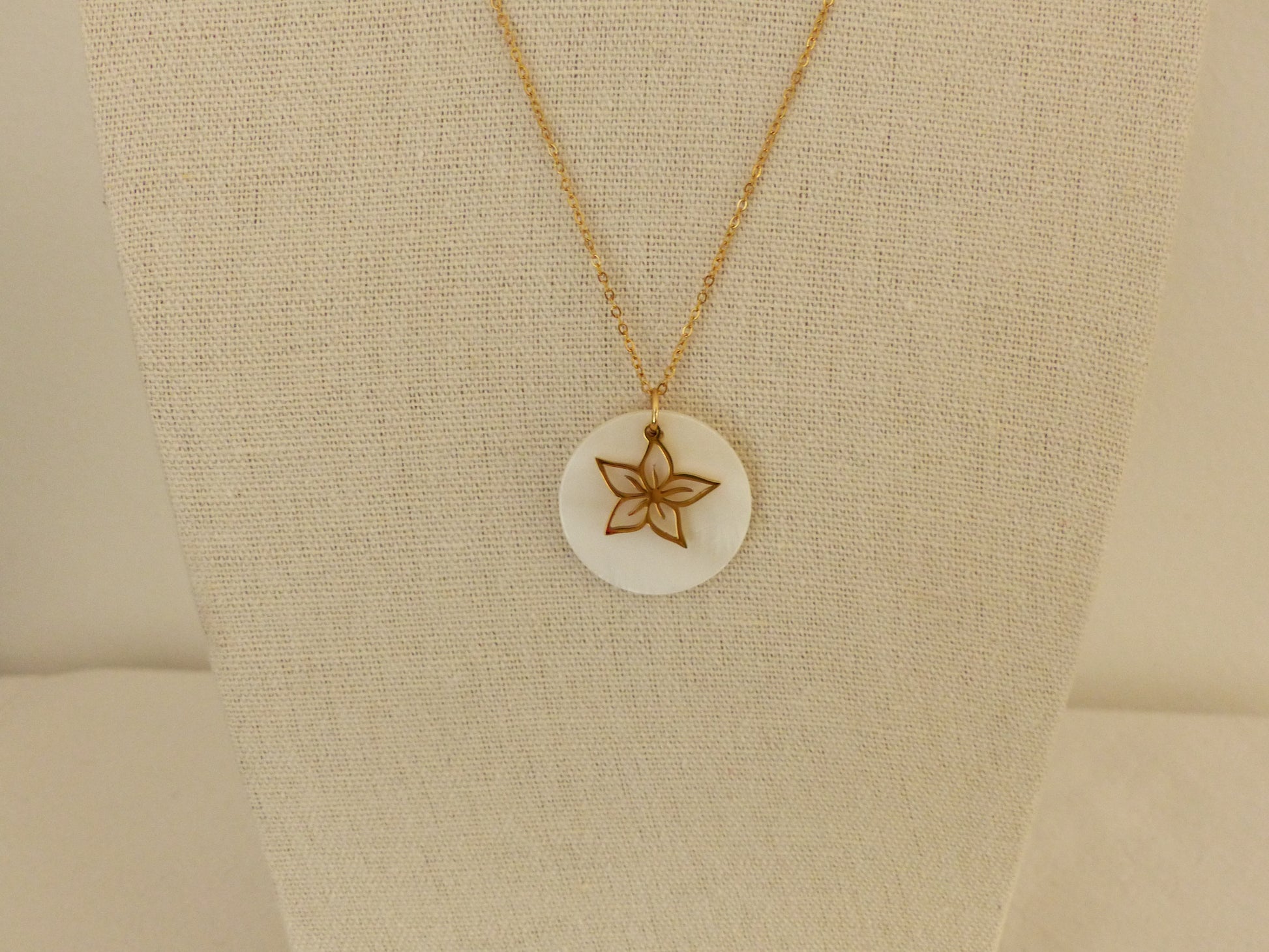 AURORE COLLIER ACIER INOXYDABLE NACRE PENDENTIF SPLELEGANTE