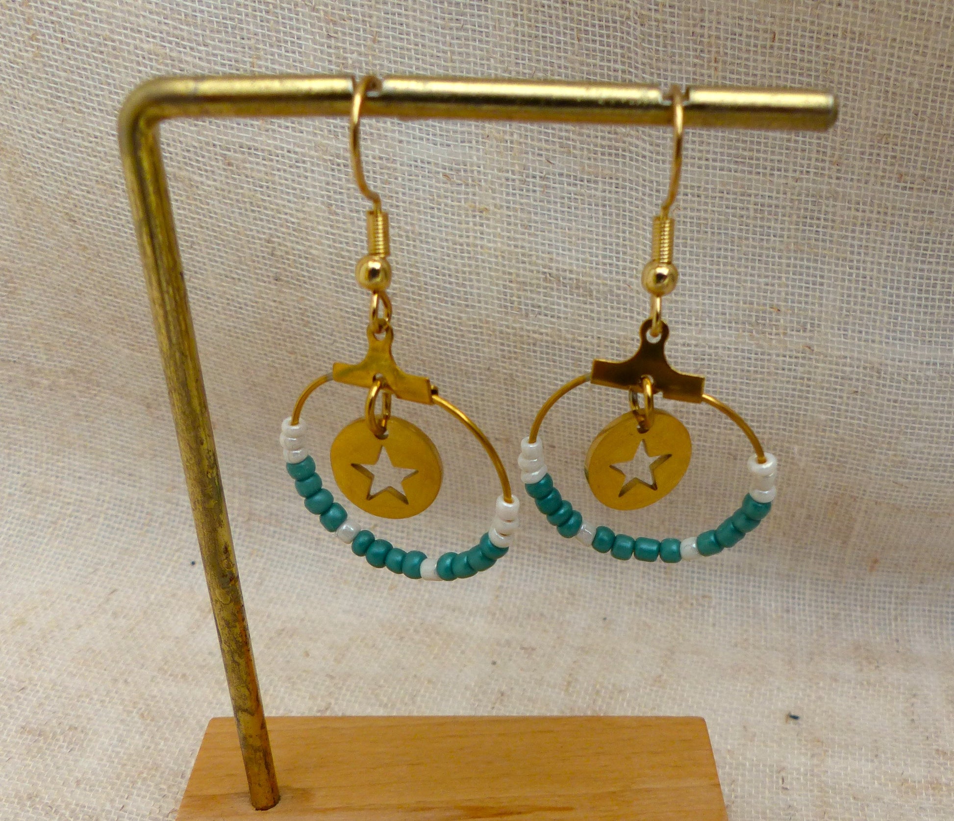 boucles d'oreilles en acier inoxydable et perles bleues et blanches