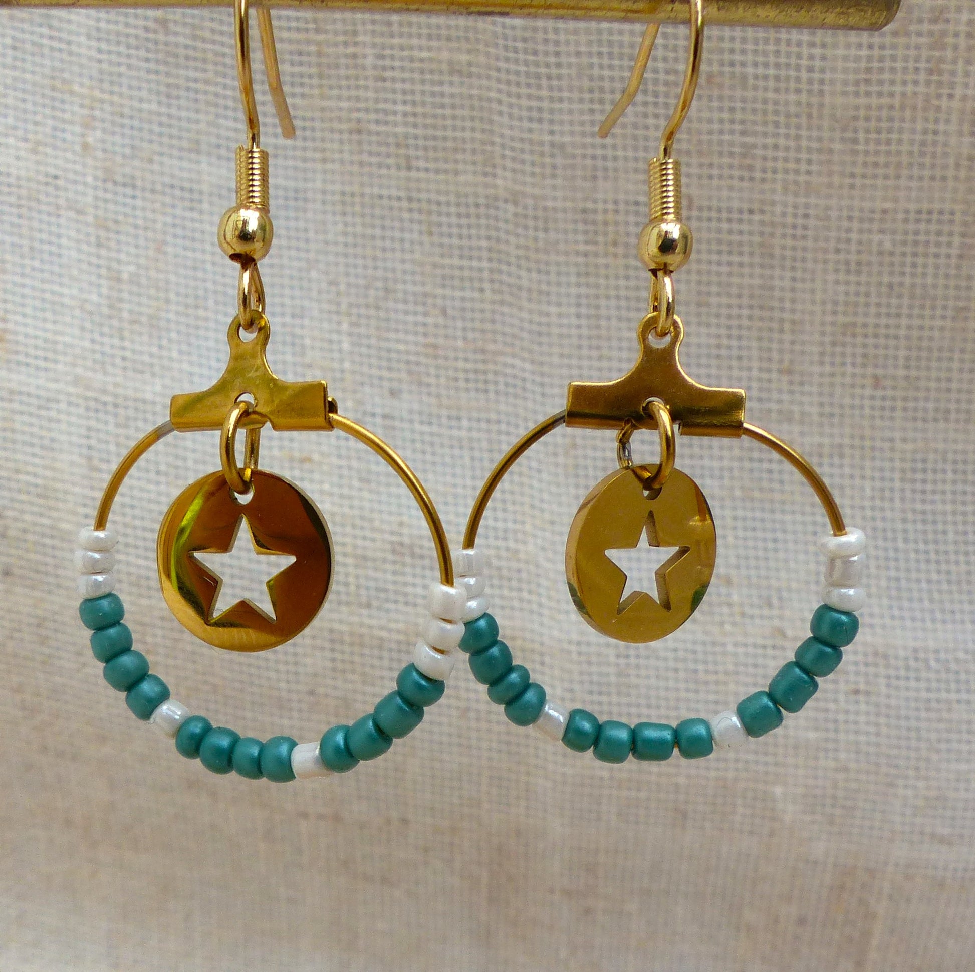 boucles d'oreilles en acier inoxydable et perles bleues et blanches