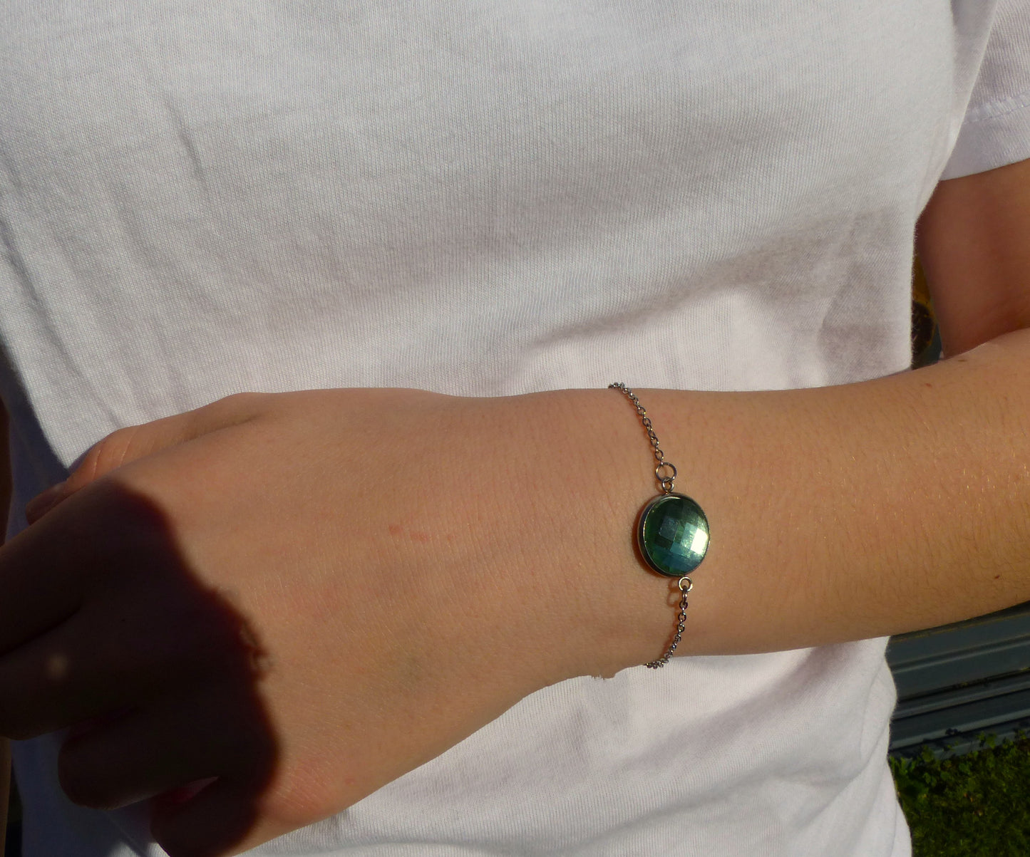 Bracelet en acier inoxydable argenté avec un cabochon de 14mm vert