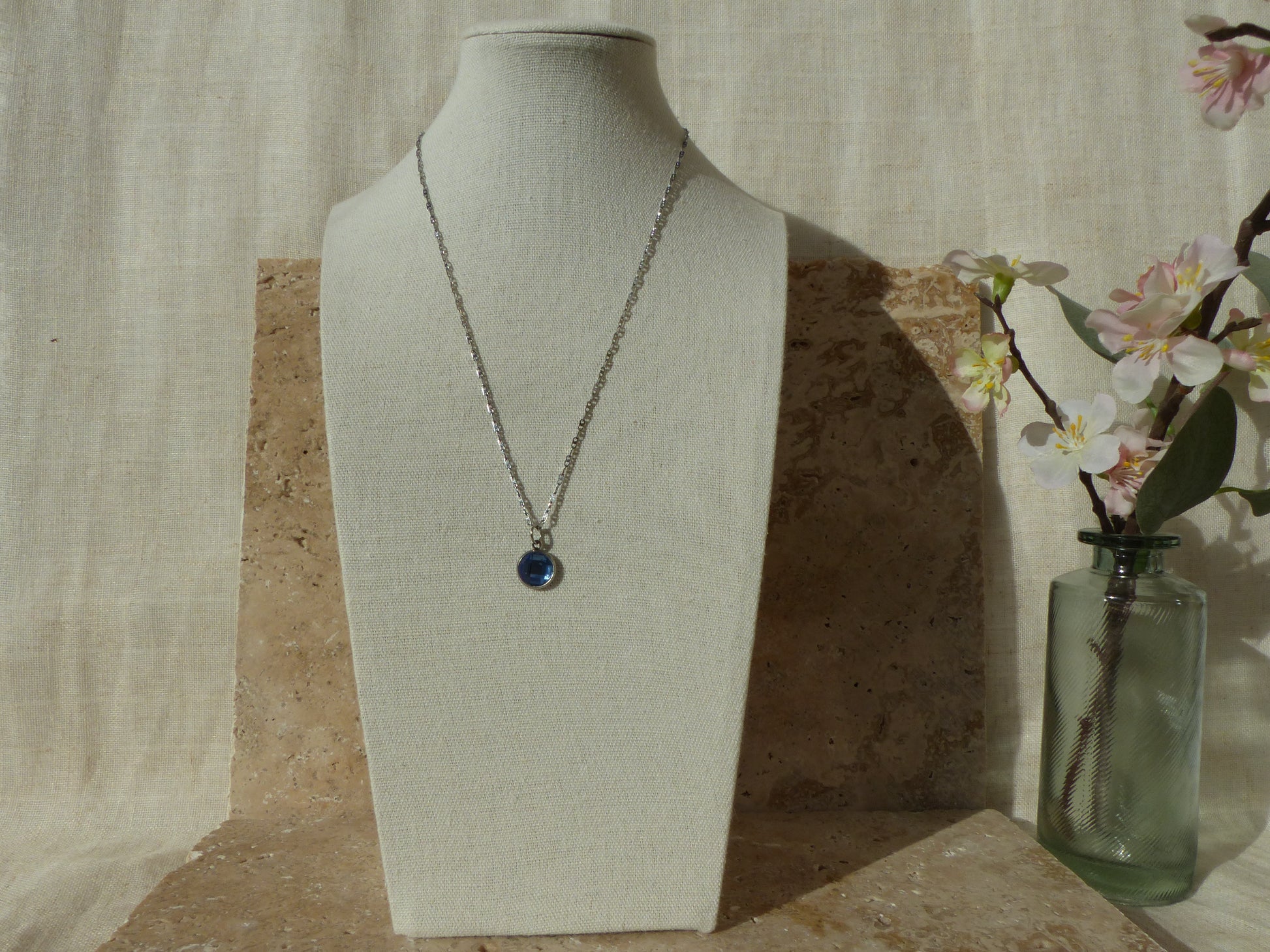 LOU COLLIER ACIERI NOXYDABLE CABOCHON BLEU SPLELEGANTE 