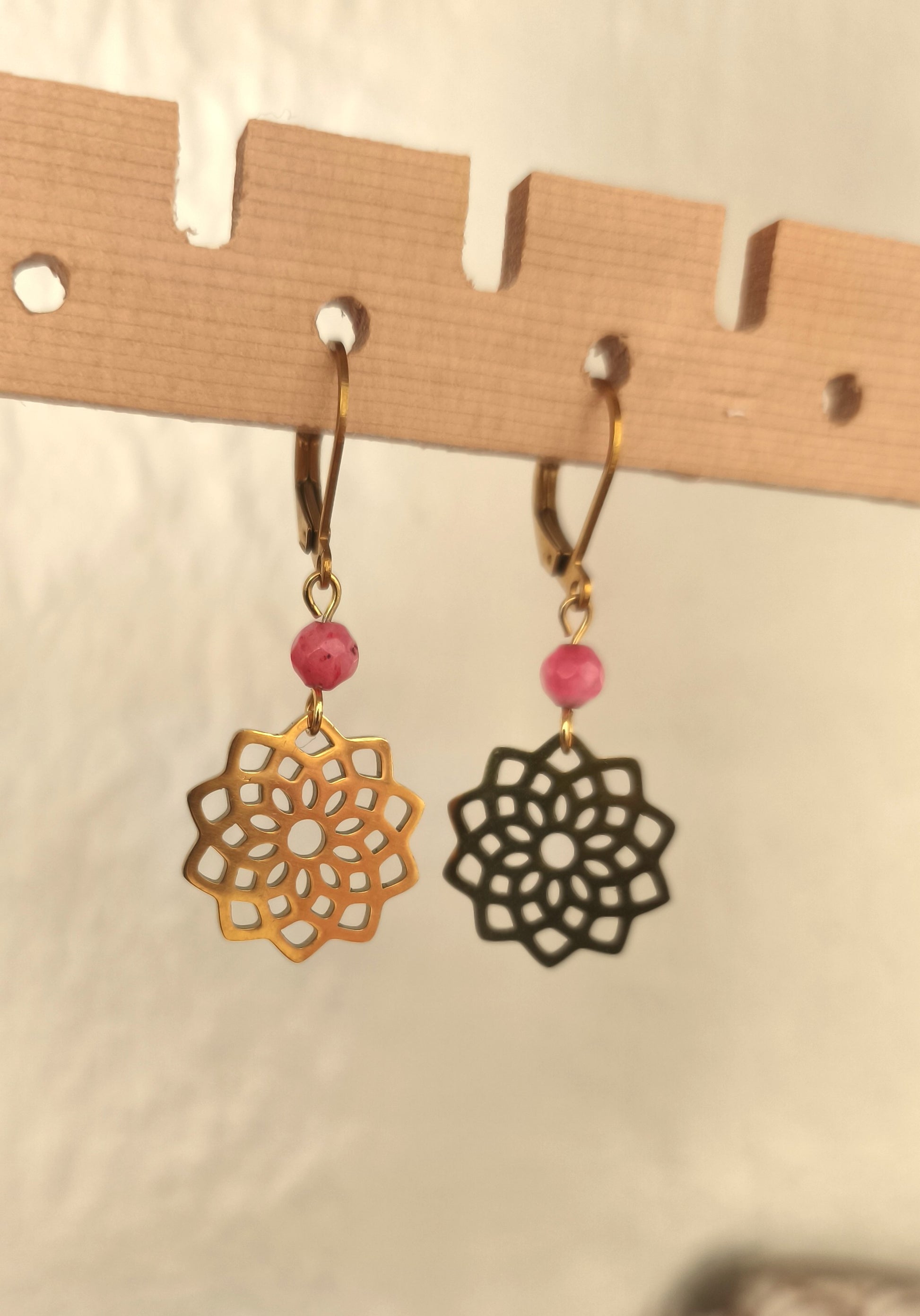 Camille boucles d'oreilles bohème chic avec une tourmaline en acier inoxydable crochet dormeuse fait à la main par SP LELEGANTE