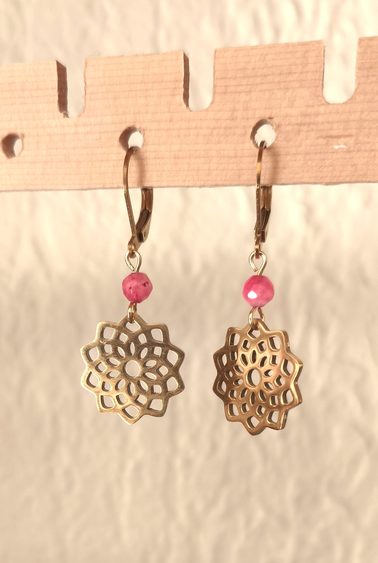 Camille boucles d'oreilles bohème chic avec une tourmaline en acier inoxydable crochet dormeuse fait à la main par SP LELEGANTE
