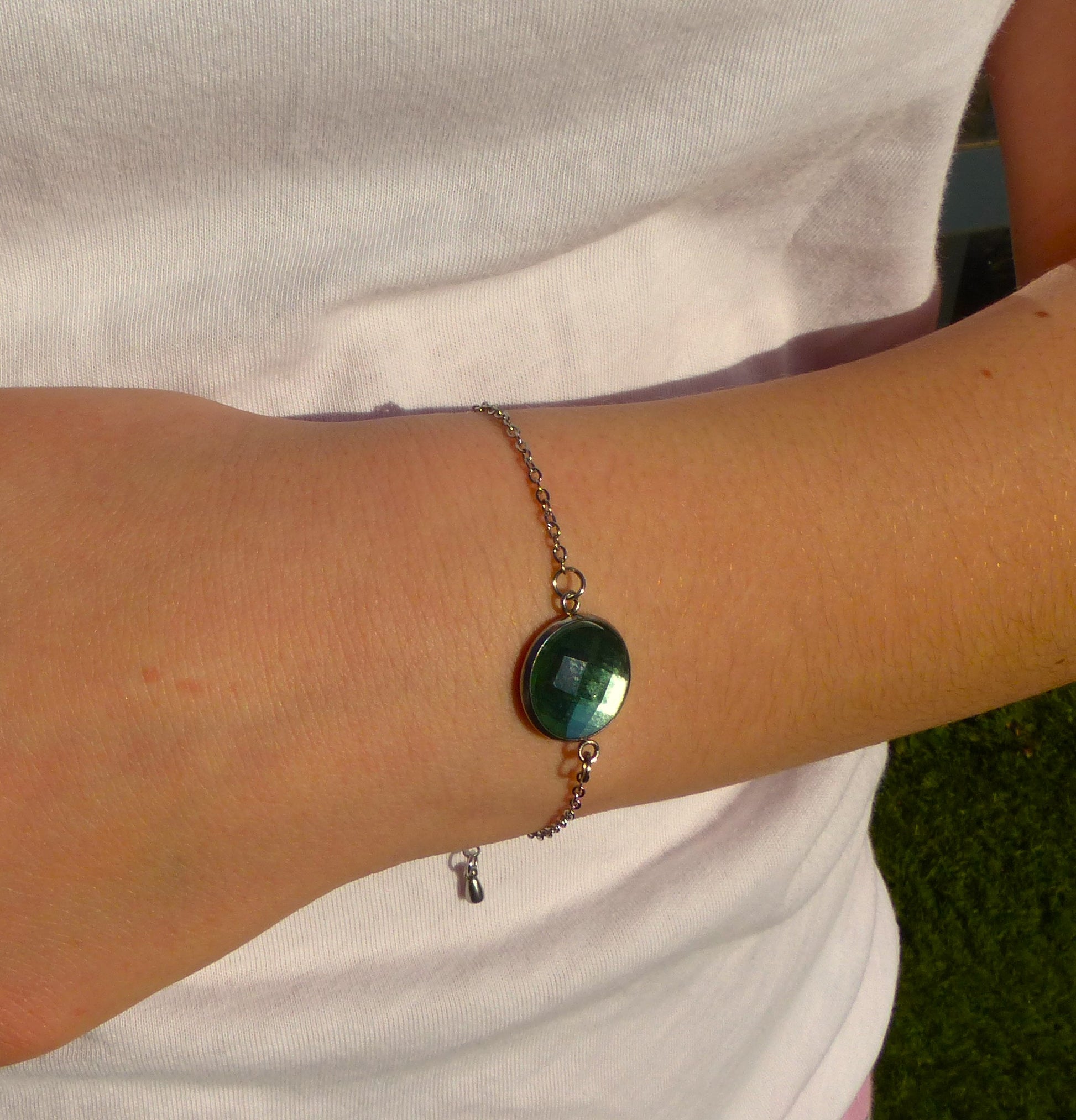 Bracelet en acier inoxydable argenté avec un cabochon de 14mm vert