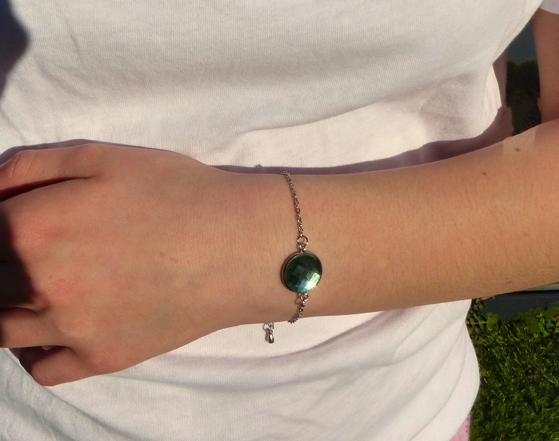 Bracelet en acier inoxydable argenté avec un cabochon de 14mm vert