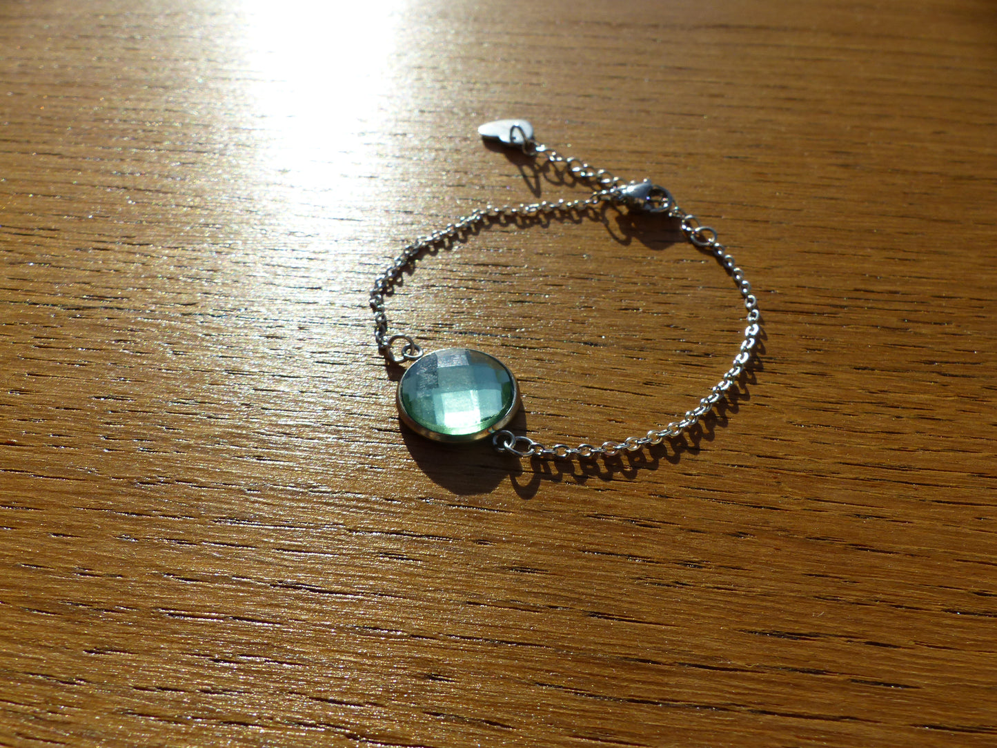 Bracelet en acier inoxydable argenté avec un cabochon de 14mm vert