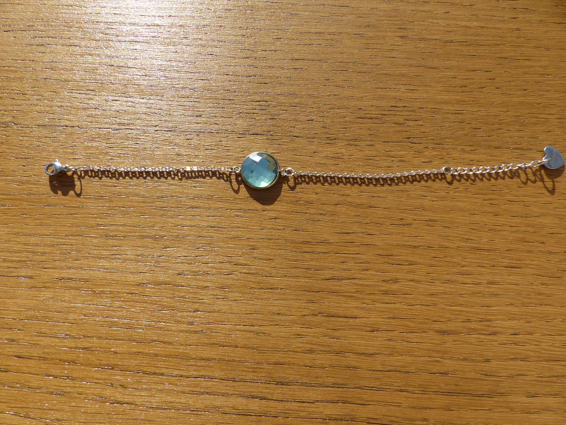 Bracelet en acier inoxydable argenté avec un cabochon de 14mm vert