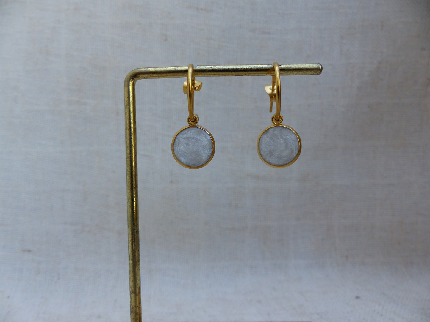 boucles d'oreilles faites à la main en résine blanche nacrée fabriquées à la main par SP LELEGANTE bijoux mariage