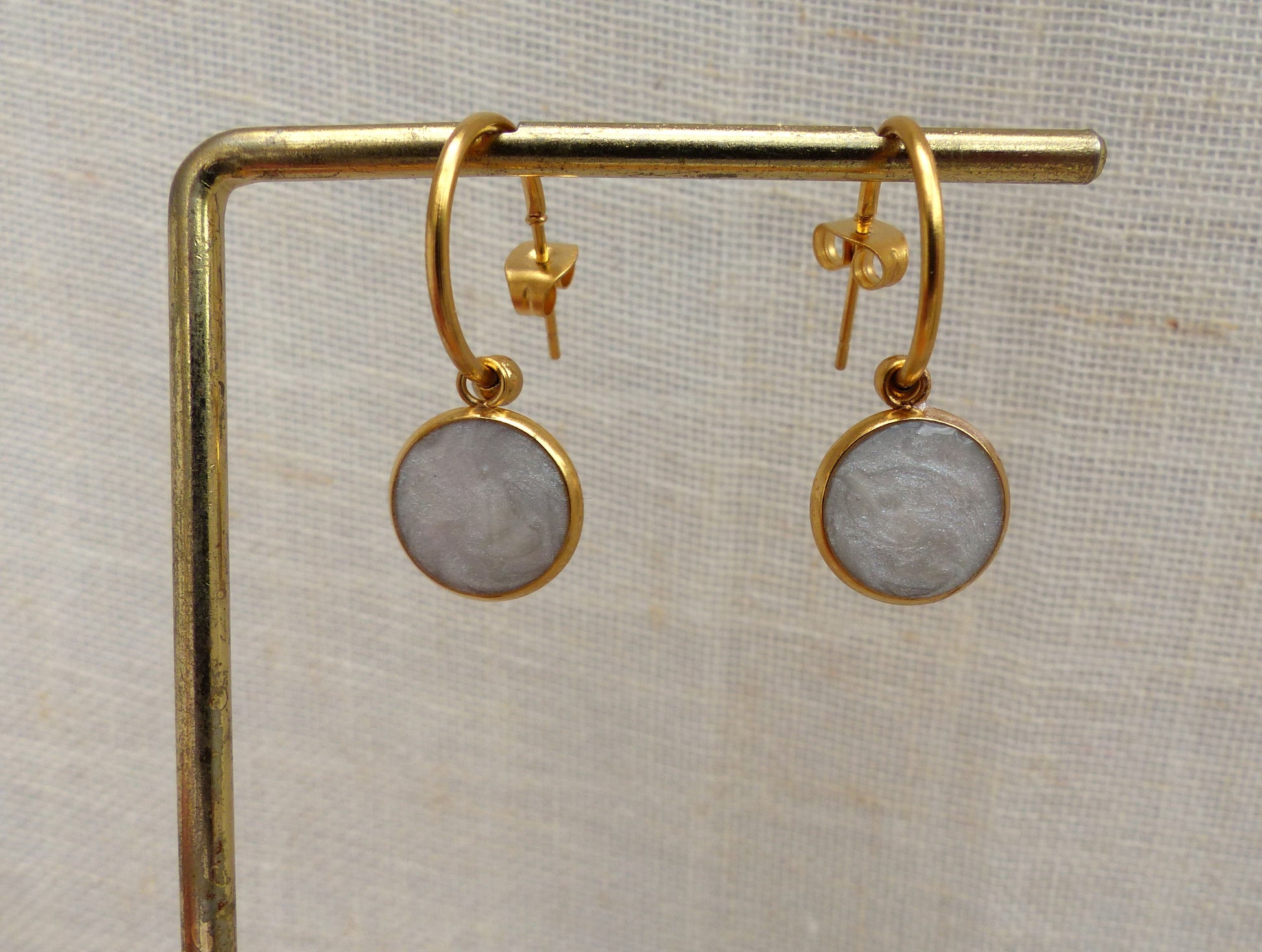boucles d'oreilles faites à la main en résine blanche nacrée fabriquées à la main par SP LELEGANTE bijoux mariage
