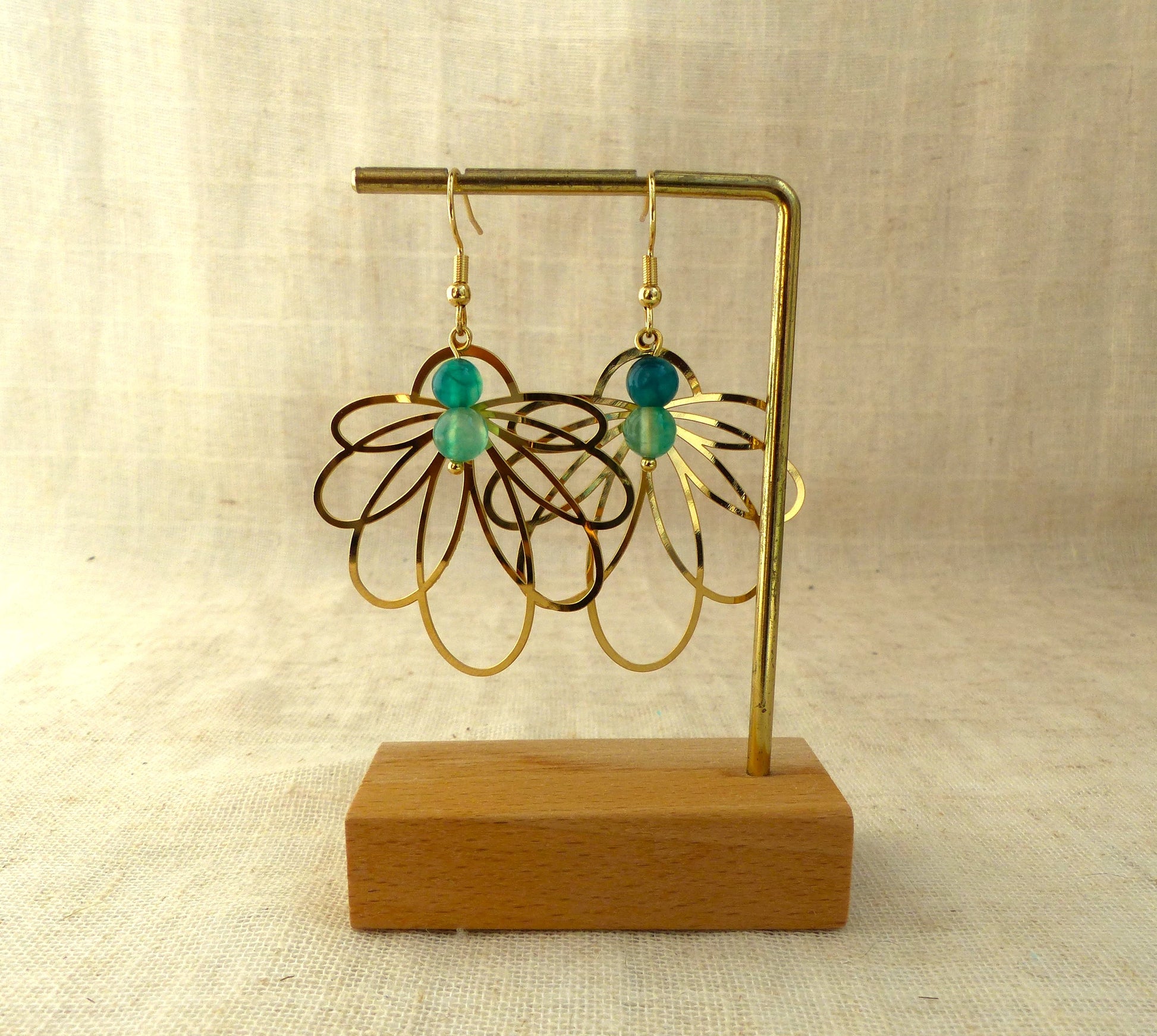 boucles d'oreille en acier inoxydable , pierre agate verte, pendentif fleur bohème fait à la main par SP LELEGANTE