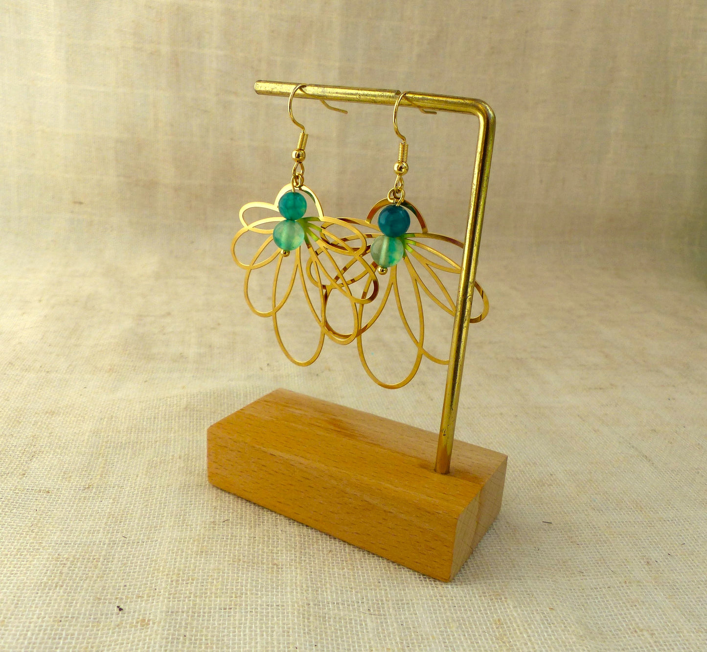 boucles d'oreille en acier inoxydable , pierre agate verte, pendentif fleur bohème fait à la main par SP LELEGANTE