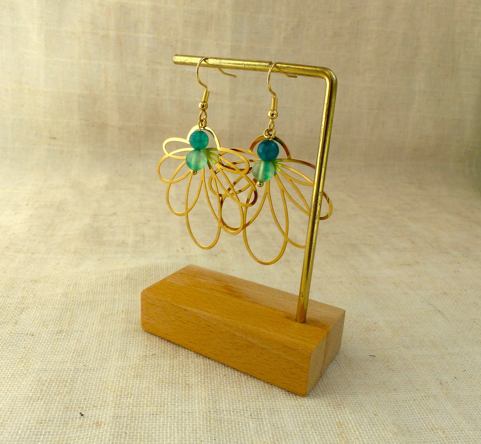 boucles d'oreille en acier inoxydable , pierre agate verte, pendentif fleur bohème fait à la main par SP LELEGANTE